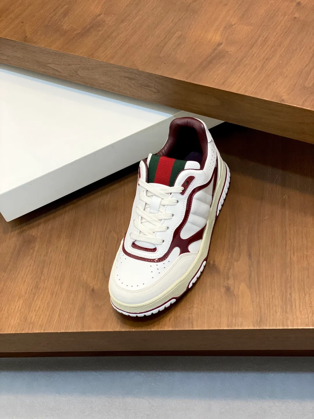 Men's Shoes 💰660 𝐆𝐮𝐜𝐜𝐢 𝐑𝐞-𝐖𝐞𝐛 As the first sneaker created by Sabato De Sarno for Gucci, the Re-Web series reinterprets the brand's classic stripes and sets off the modern silhouette design with bold and unique details. These shoes are crafted from white leather. This new sneaker is ingeniously decorated with many of the brand's classic details, and is equipped with a bright red and green webbing tongue, which will make people fall in love at first sight. White leather treated with a special process for softness and luster, with an embossed grainy texture. Script Gucci logo and interlocking G web label with Interlocking G and script Gucci logo. Rubber outsole with interlocking G detail eyelets. Web tongue. Size: 39-44 (customized for sizes 38 and 45)